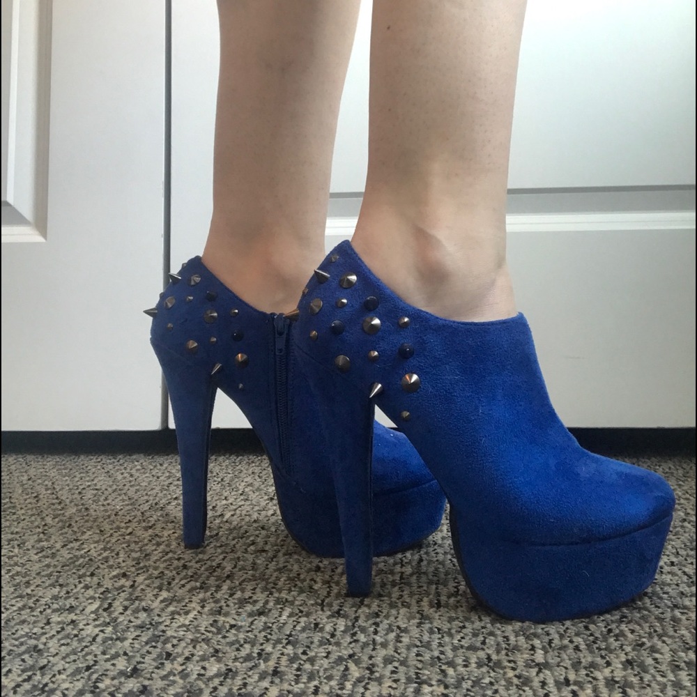 Heels - Picture 2 of 2